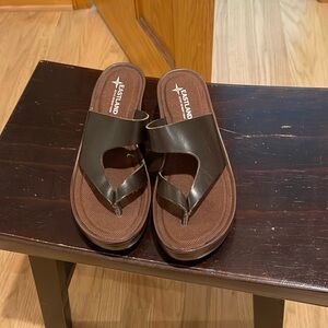 Eastland women’s size 8M brown sandals NWT